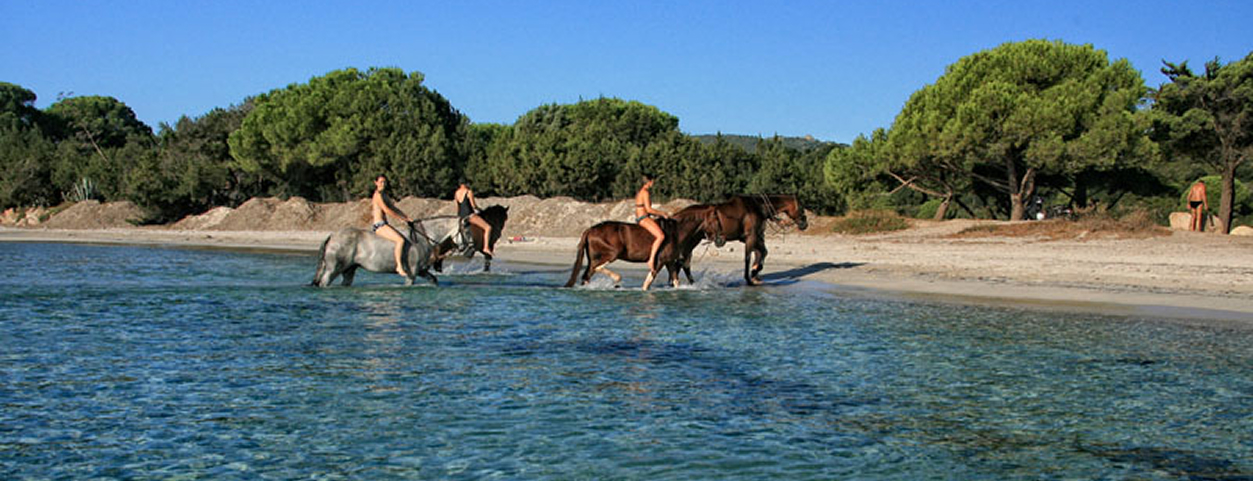 balade à cheval sur la plage Santa Giulia