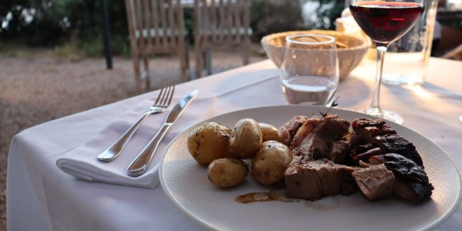 Soirée veau corse à la broche La Table du Moby Dick Santa Giulia Porto-Vecchio