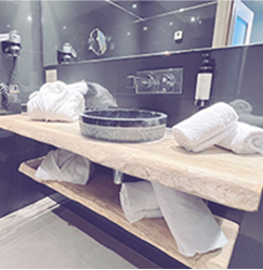 Salle de bain chambre hôtel Moby Dick Santa Giulia