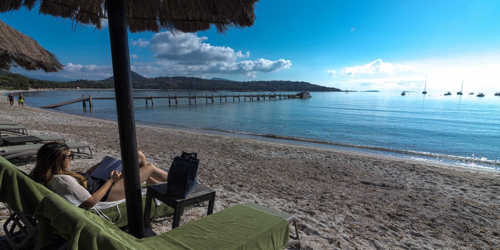 Lecture au soleil à la Ginguette Moby Dick Santa Giulia