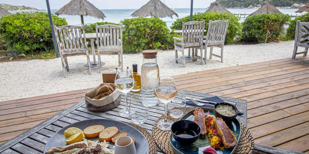 plats terrasse La Table Du Moby Dick Déjeuner table du Moby Dick Santa Giulia