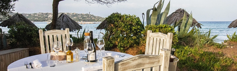 Dîner face à l'une des plus belles plages du monde